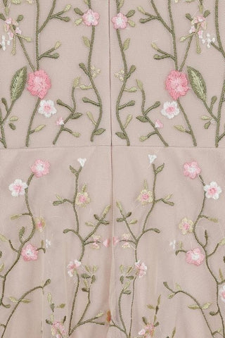 Vestido midi con bordado floral 