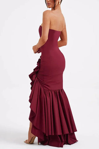 Sexy schulterfreies, schmal geschnittenes Maxikleid mit unregelmäßigem Saum 