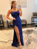 Vestido de fiesta largo de lentejuelas con tirantes finos y corte sirena