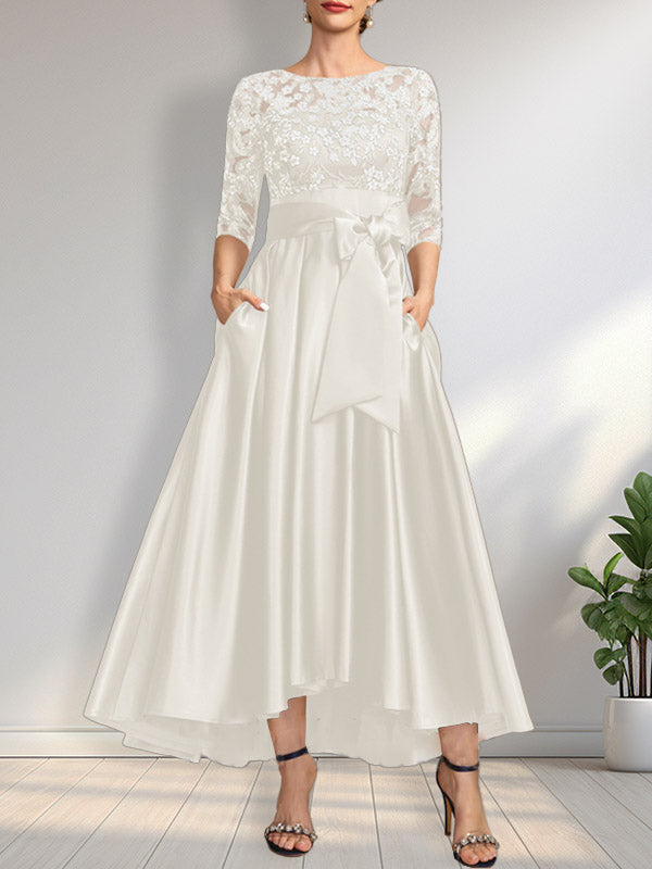 A-Linien-Kleid mit asymmetrischem Ausschnitt, Illusion-Effekt, Satinspitze und Schleife für die Mutter der Braut