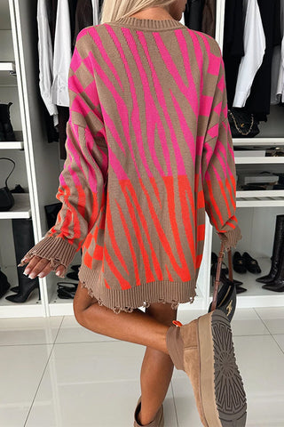 Suéter Meridress con cuello redondo, dobladillo deshilachado y estampado geométrico