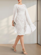 Etuikleid/Säulenkleid mit Illusion-Ausschnitt, knielang, aus Chiffon mit Spitze, Kaskadenrüschen und Pailletten für die Mutter der Braut