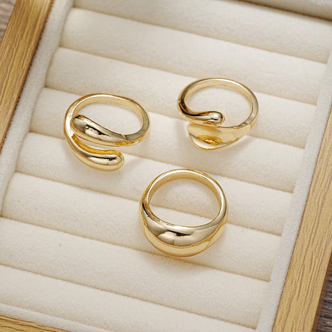 Offenes Ringset mit unregelmäßigen Linien 