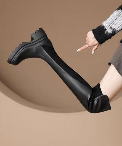 Stilvolle, klobige Overknee-Stiefel aus schwarzem Kunstleder 