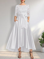 A-Linien-Kleid mit asymmetrischem Ausschnitt, Illusion-Effekt, Satinspitze und Schleife für die Mutter der Braut