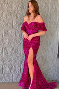 Meerjungfrauen-Abendkleid aus fuchsiafarbenem Paillettenkleid mit schulterfreiem Schnitt und Schlitz vorne