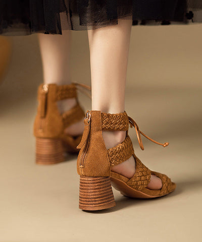 Handgemachte braune Schnürspleiß-Sandalen mit klobiger Sohle 
