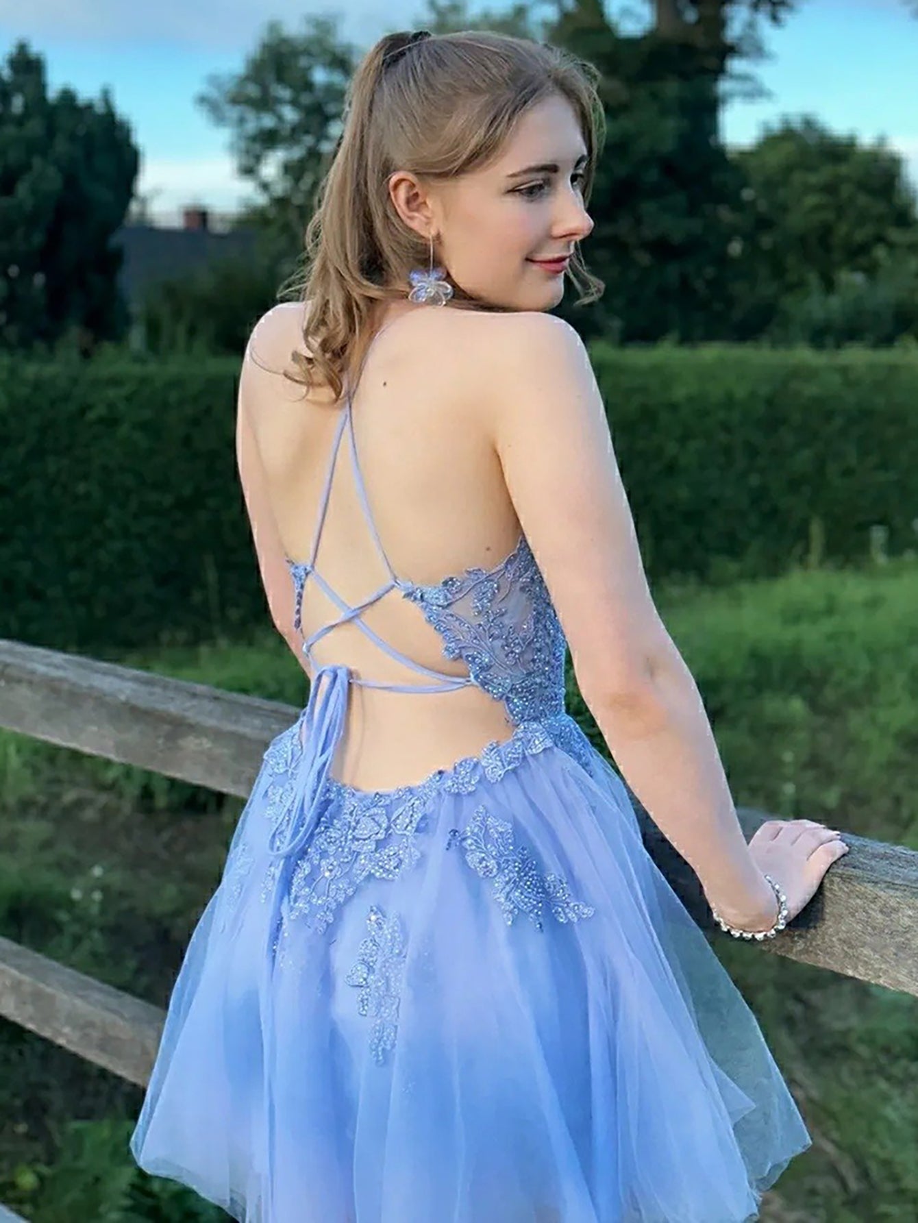 Kurzes, a-Linienförmiges Homecoming-Kleid aus rosafarbenem Tüll mit Applikationen