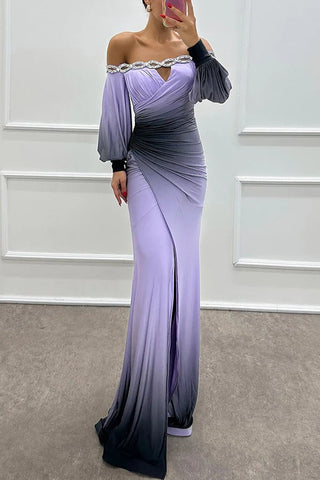 Vestido largo Julieta con escote barco, hombros descubiertos, abertura y detalle de gemas con estampado degradado