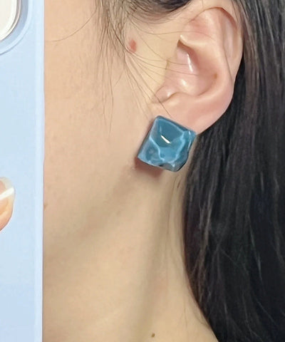 Moderne Ohrstecker aus blauem Sterlingsilber mit vergoldetem Kristall 