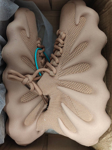 Atmungsaktive Sneakers aus Strick mit Schnürung 