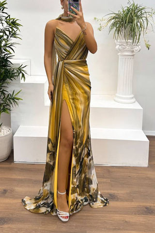 Vestido largo plisado con abertura y estampado floral de gasa de Dreamland 