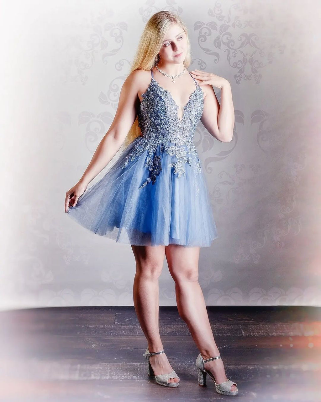 Kurzes, a-Linienförmiges Homecoming-Kleid aus rosafarbenem Tüll mit Applikationen