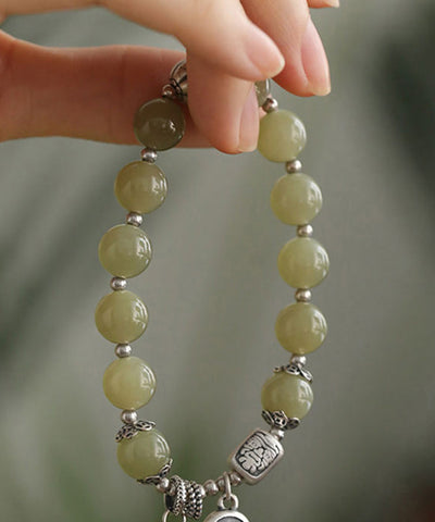 Conjunto de dos piezas de pulsera y anillos con dijes de jade en plata esterlina verde claro de Boutique 