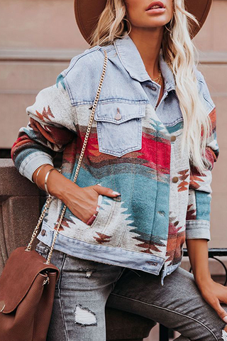 Chaqueta vaquera informal de manga larga con cuello vuelto, hebilla y patchwork con estampado urbano 