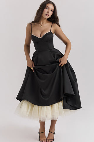 Vestido midi de encaje con escote en forma de corazón y malla 