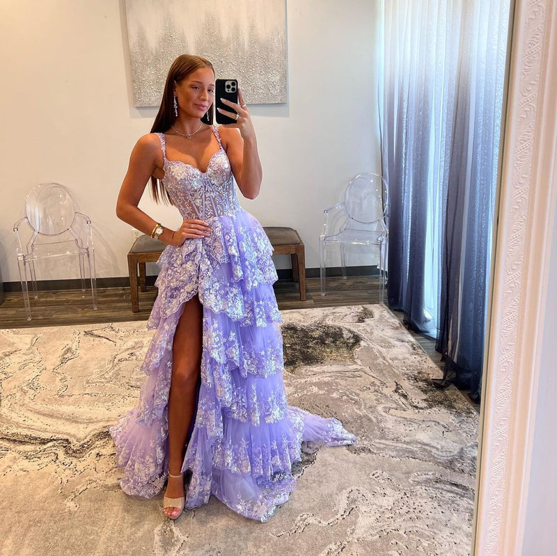 Lavendelfarbenes Prinzessinnen-Abendkleid in A-Linie mit schulterfreiem Korsett und Spitzenrüschen