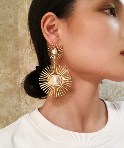 Pendientes colgantes geométricos circulares de perla de metal dorado de gran tamaño 