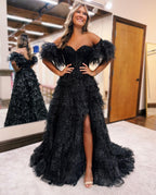 A-Linien-Abendkleid aus glitzerndem Tüll mit schulterfreiem Ausschnitt und Schlitz