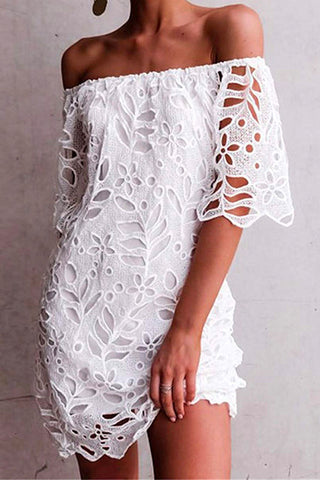 Meridress – Schulterfreies Etuikleid aus Spitze mit Aussparungen