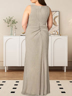 A-Linien-Kleid mit V-Ausschnitt, Raffungen und metallisch schimmerndem Netzstoff