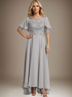 A-Linien-Kleid mit asymmetrischem Chiffon-Spitzenausschnitt und Perlenstickerei für die Mutter der Braut. 