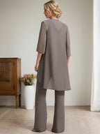 Vestido de madre de la novia de gasa con encaje, escote redondo y lentejuelas y mono/pantalón separado 
