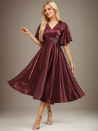 A-Linien-Kleid aus Stretch-Satin mit V-Ausschnitt, Teelänge, Perlenstickerei und Falten für die Mutter der Braut 