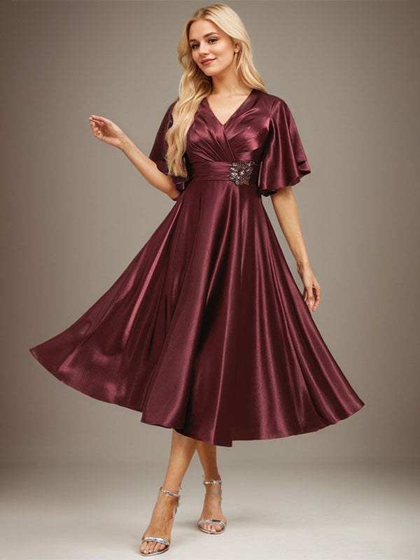 Vestido de madre de la novia de satén elástico con escote en V, largo hasta la rodilla, con cuentas y pliegues 