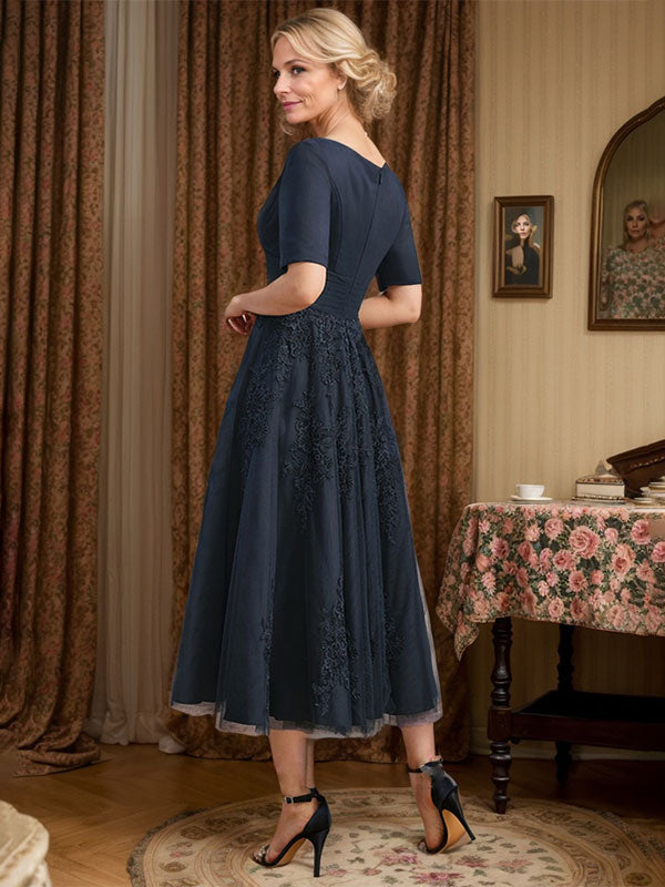 A-Linien-Kleid mit V-Ausschnitt, Teelänge, Tüllspitze und Falten für die Mutter der Braut