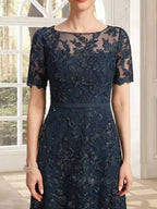 A-Linien-Kleid mit Rundhalsausschnitt, Illusion-Ausschnitt, Teelänge, Spitze und Pailletten für die Mutter der Braut