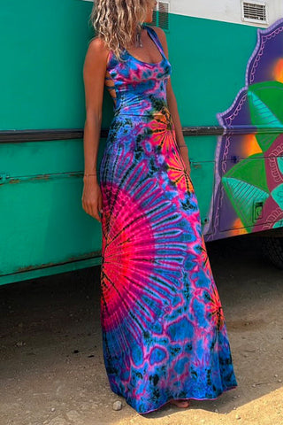 Meridress – Rückenfreies Maxi-Camisole-Kleid mit überkreuztem Design und Batikmuster