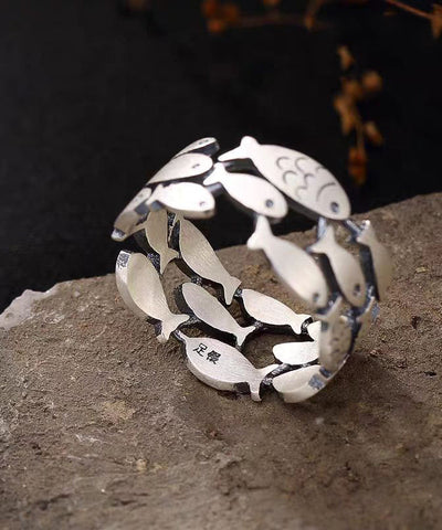 Kurze Seiden-Sterlingsilber-Ringe mit ausgehöhlten kleinen Fischen 