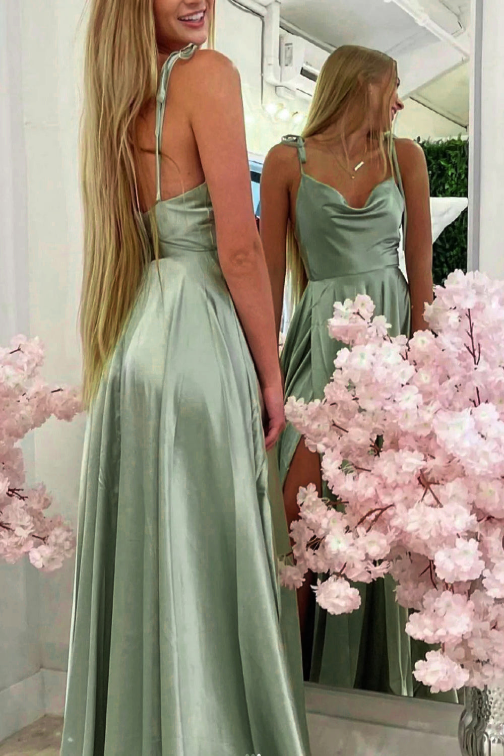 Vestido de fiesta largo verde claro con tirantes finos y corte en A