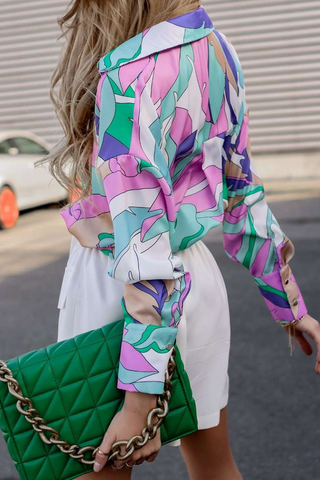 Blusas elegantes con cuello vuelto y estampado en contraste 