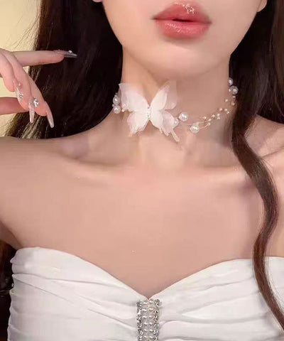 Elegante collar de mariposa con perla y circonita de aleación blanca 