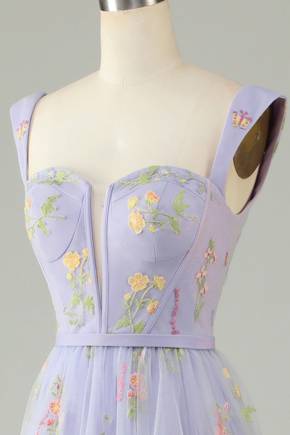 Langes, champagnerfarbenes Prinzessinnen-Abendkleid in A-Linie mit Herzausschnitt und Stickerei