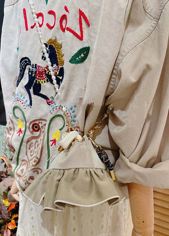 Französischer hellgrauer bestickter Baumwollmantel mit langen Ärmeln 