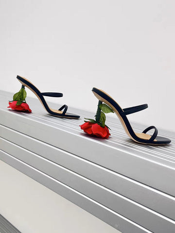 Sandalias con tiras y tacones rosas 