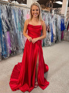 A-Linien-Abendkleid aus Satin mit Wasserfallausschnitt und Schlitz
