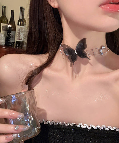 Elegante collar de mariposa con perla y circonita de aleación blanca 