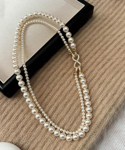Elegante collar de perlas de doble capa de aleación de metal blanco 