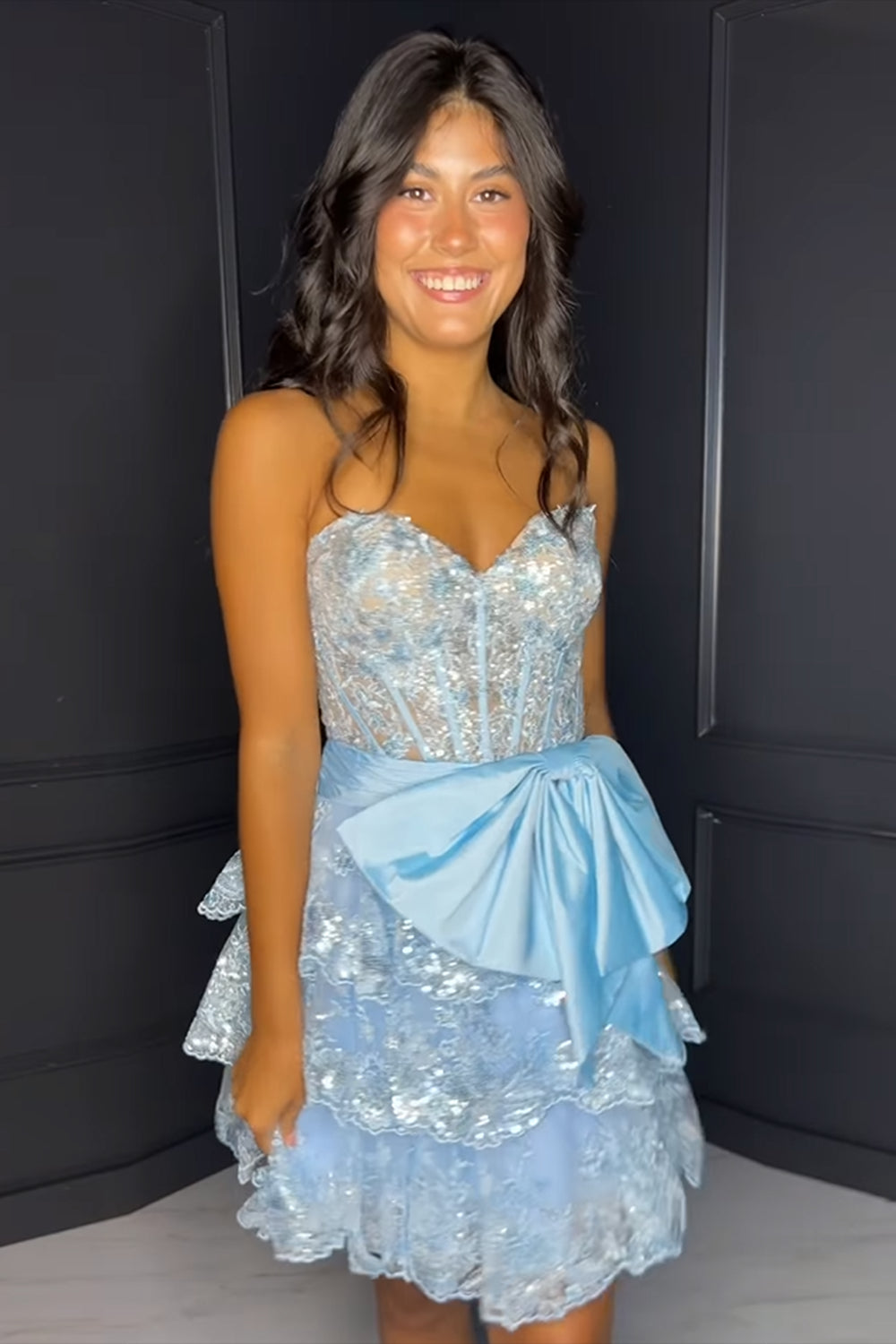 Sparkly Red Sweetheart A-Line Tuelle Sequins Tiered Short Homecoming Dress with Bow