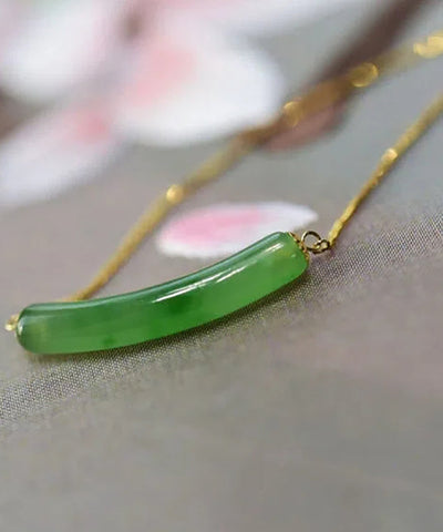 Elegante collar con colgante de jade dorado en plata de ley verde 