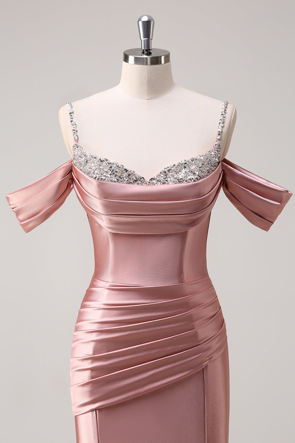 Rosafarbenes, langes, gerafftes Meerjungfrauen-Abendkleid aus Satin mit Spaghettiträgern und Pailletten