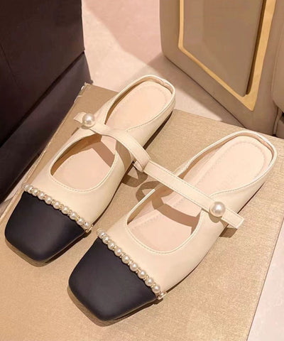 Sandalias planas con cuentas y punta cuadrada en color albaricoque francés 