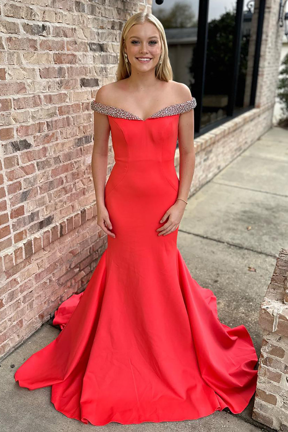 Schulterfreies, langes Meerjungfrauen-Abendkleid mit Perlenstickerei