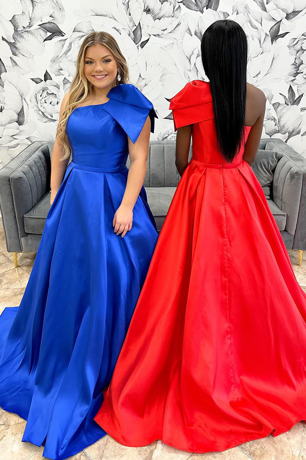 Langes, einseitig schulterfreies Prinzessinnen-Abendkleid aus Satin mit Schleife