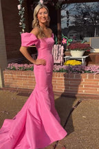 Meerjungfrauen-Abendkleid aus Satin mit schulterfreiem Schnitt und Puffärmeln