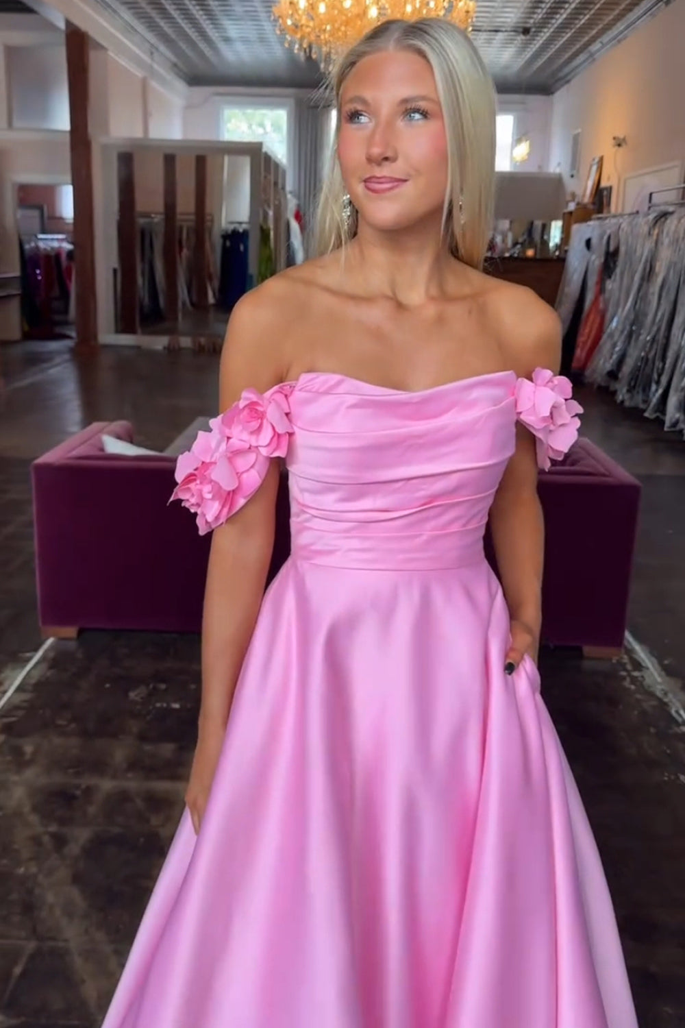 Schulterfreies, langes A-Linien-Abendkleid aus Satin mit 3D-Blumen